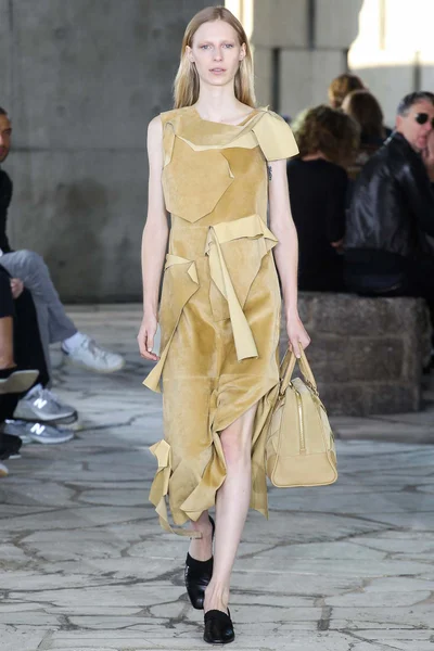 Look 1